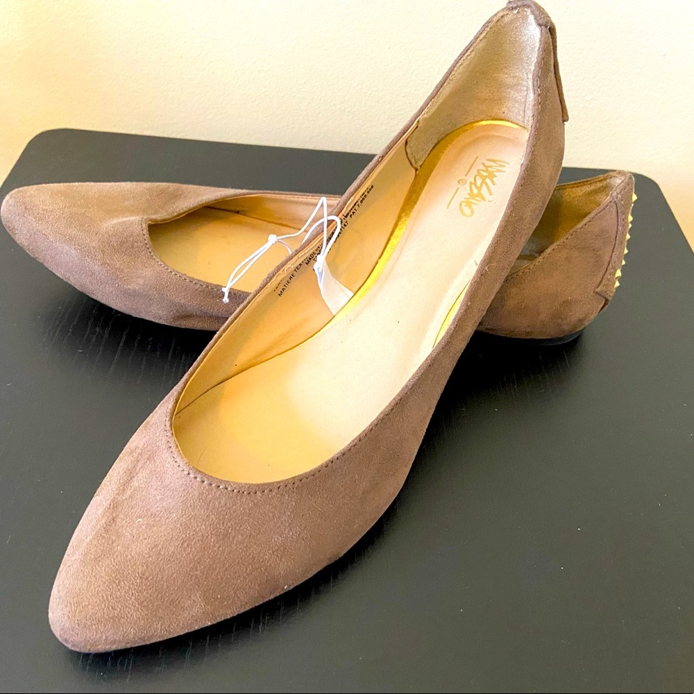 NWT Studded Flats Suede Tan Neutral Gold Size 11 Women’s Pointed Toe Work